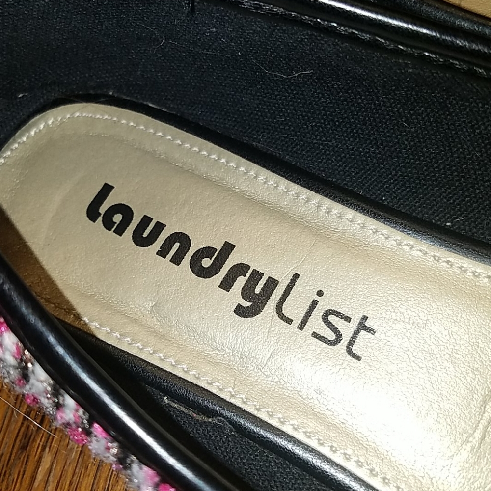 Laundry List Women's Adorable Pink Flats - Picture 6 of 7